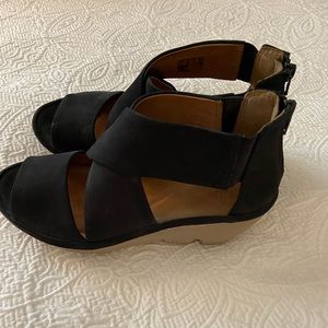 Clarks Wedge Sandal. Size 8